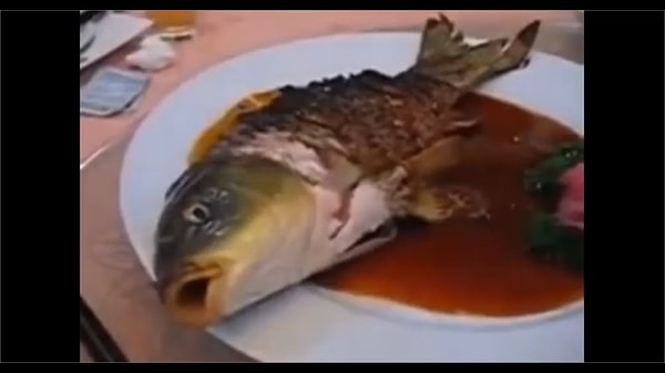 11. Блюдо "Инь-Ян" (такой способ приготовления рыбы осуждают даже в Китае)