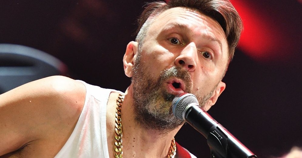 Сергей Шнуров помог 79-летней старушке, жившей 30 лет в конюшне, купить квартиру