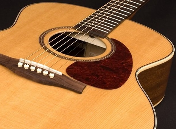 Akustik gitar