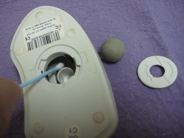 8. Каких трудов стоила чистка компьютерной мышки!