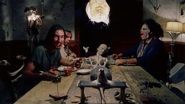 11. 'Texas Chainsaw Massacre'da, set dekorunda gerçek bir iskelet ve hayvan artıkları kullanıldı.