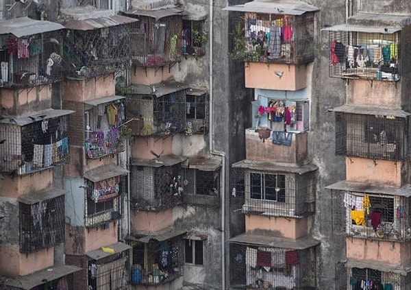 4. Дхарви — район в центре города Мумбаи, Индия. Это настоящие трущобы, где проживает около миллиона человек.