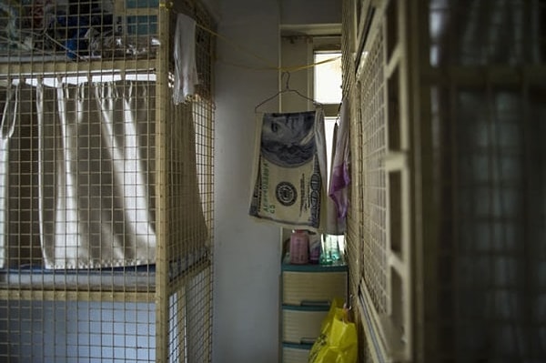 14. В том же Гонконге распространены и «комнаты-клетки».