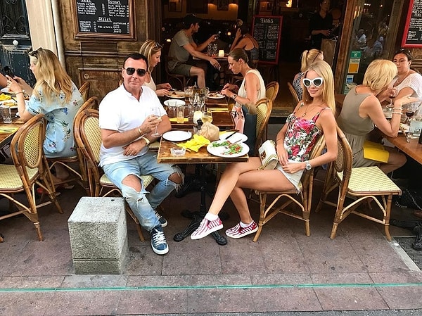 7. Вот так вот парочка проводит время: