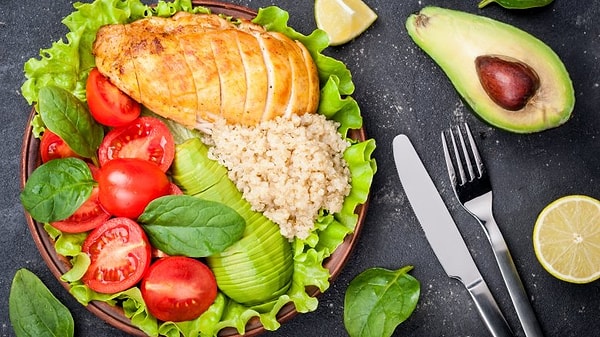 4. Заполните половину своей тарелки овощами и фруктами