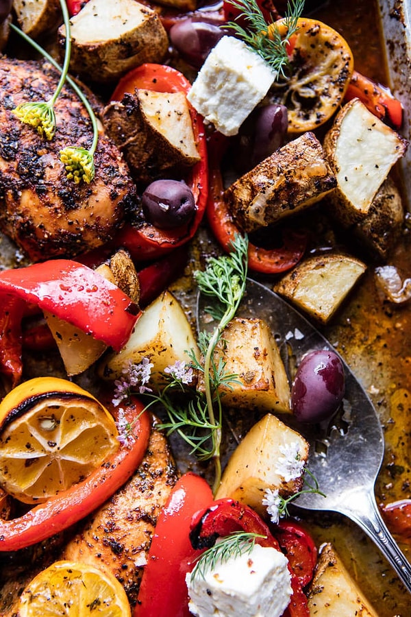 6. Греческие куриные сувлаки на противне и картошка