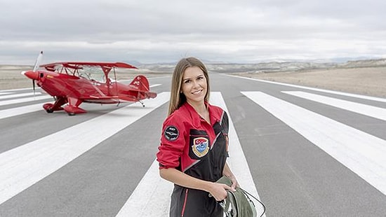 Türkiye'nin İlk Sivil Kadın Akrobasi Pilotundan Nefes Kesen Gösteri