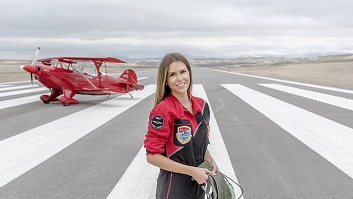 Türkiye'nin İlk Sivil Kadın Akrobasi Pilotundan Nefes Kesen Gösteri