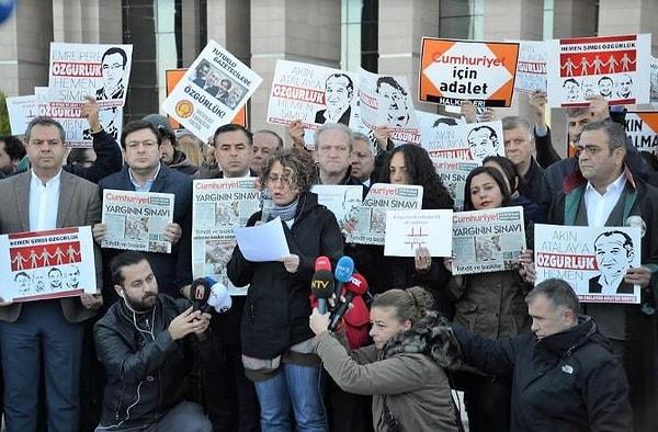 Duruşması öncesinde Çağlayan'daki İstanbul Adliyesi önünde basın açıklaması için milletvekilleri, basın meslek örgütü temsilcileri ve vatandaşlar bir araya geldi.
