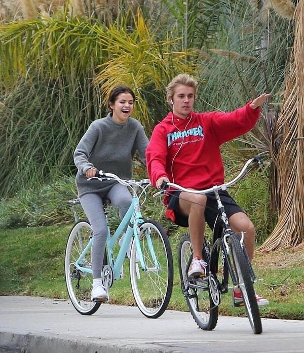 10 aydır birlikte olduğu sevgilisinden ayrılır ayrılmaz Justin Bieber'la Los Angeles'ta bisiklete bindi ve kahve içti.