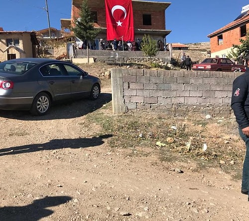 Er Sercan Kaya, "Arkadaşlarımı bırakamam" diyerek tayin yeri Foça'ya gitmedi.