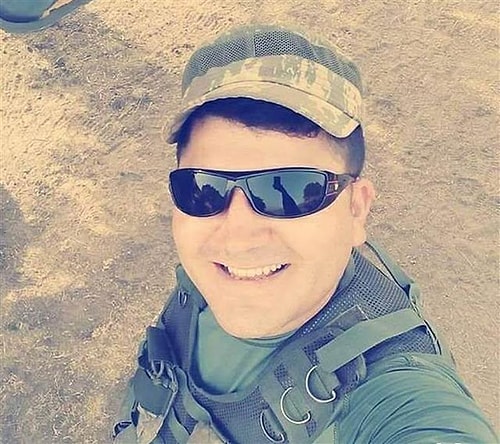 Er Sercan Kaya, "Arkadaşlarımı bırakamam" diyerek tayin yeri Foça'ya gitmedi.