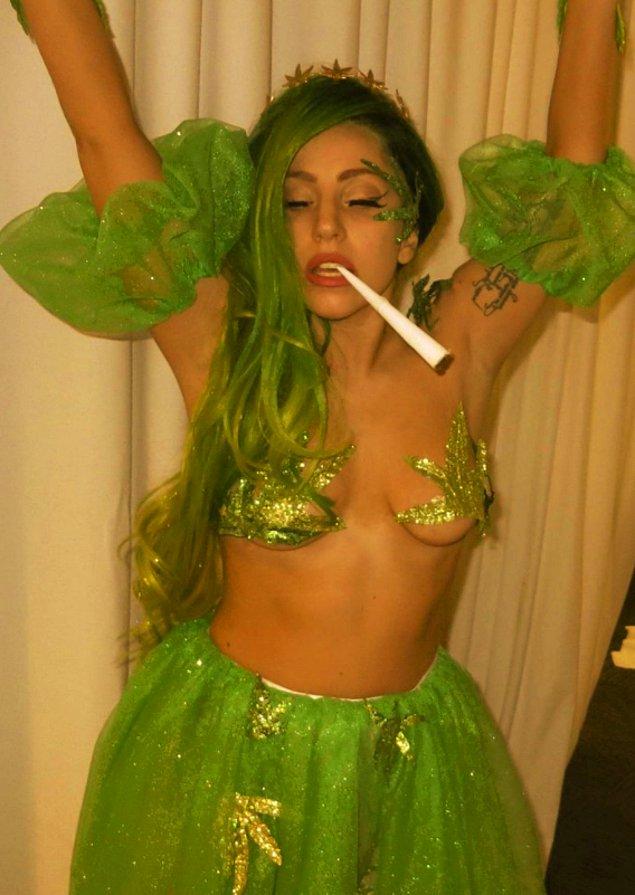 4. Cadılar Bayramı da bu hafta kutlandı ve gözlerimize şenlik oldu adeta! Lady Gaga şüphesiz en çok eğlenenlerden biriydi.