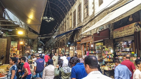 36. Многолюдный местный рынок