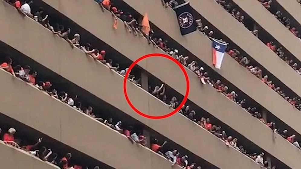 Geçit Töreninde Düşen Şapkayı Sahibine Ulaştırmaya Çalışanlar Mükemmel İnsanlar