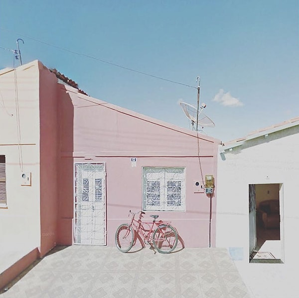 2. Для Джеки Кенни из Новой Зеландии, живущей в Лондоне и страдающей от агорафобии, этот психический недуг стал причиной того, что ей пришлось попрощаться с её мечтой о путешествиях по миру, а также фотографированием прекрасных видов.