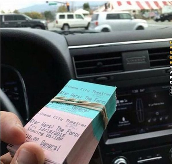 10. Хотите смотреть премьеру фильма в кинотеатре в одиночестве? Не вопрос! Просто берёте и выкупаете все билеты 💵