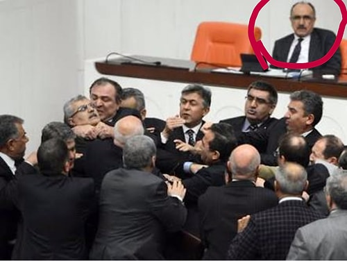 Kavgalara falan şu şekilde bakıyoruz hatta. Ya da uyuyanlara. 😂