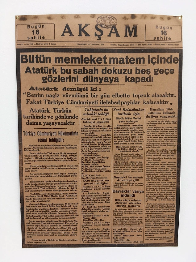 Akşam Gazetesi, Mustafa Kemal Atatürk’ün ölümünü ”Bütün memleket matem içinde. Atatürk bu sabah dokuzu beş geçe gözlerini dünyaya kapadı” diyerek duyurdu.