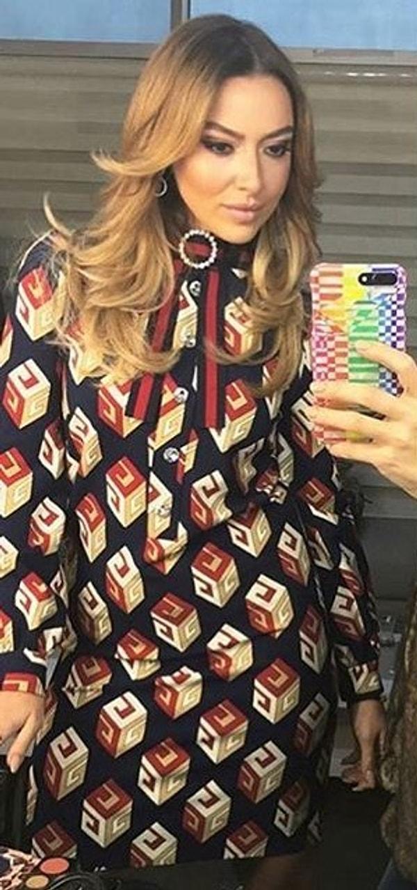 3. Hadise'nin O Ses Türkiye'de giydiği elbisenin gömlek versiyonu Rita Ora tarafından giyilmişti.
