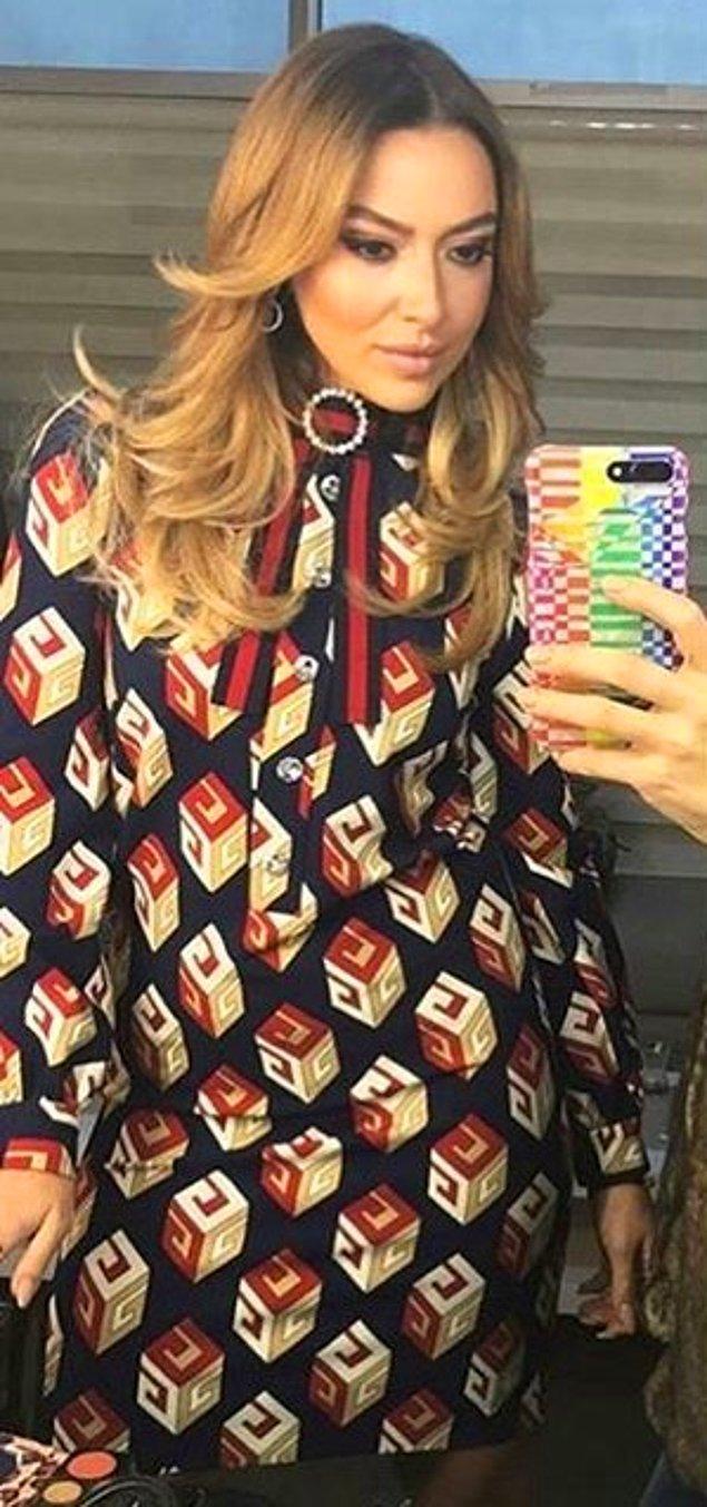 3. Hadise'nin O Ses Türkiye'de giydiği elbisenin gömlek versiyonu Rita Ora tarafından giyilmişti.