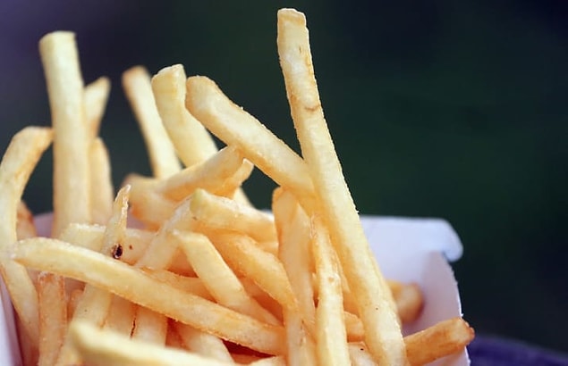 4. Yağzız kızartma yapan bir makine edinin. Ayrıca unutmayın ki patates kızartmasında gluten yok.