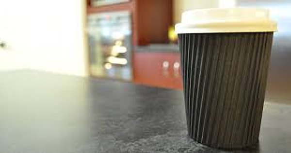 2. Если вы чувствуете усталость даже после полноценного сна, попробуйте заменить кружку кофе бутылкой воды. Вполне возможно, что ваш организм обезвожен.