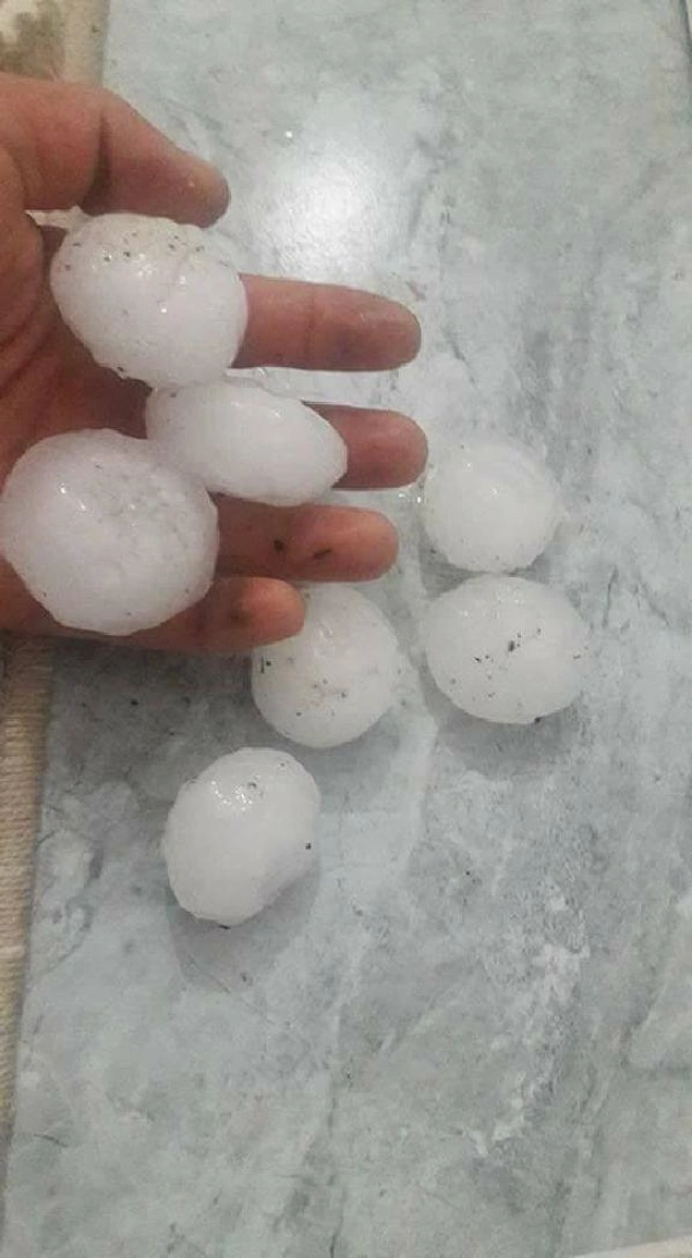 Kaş ilçesinde ceviz büyüklüğünde dolu yağışı meydana geldi. Bölgede birçok tarım alanı, sera ve yerleşim yerlerinde zarar meydana geldi.