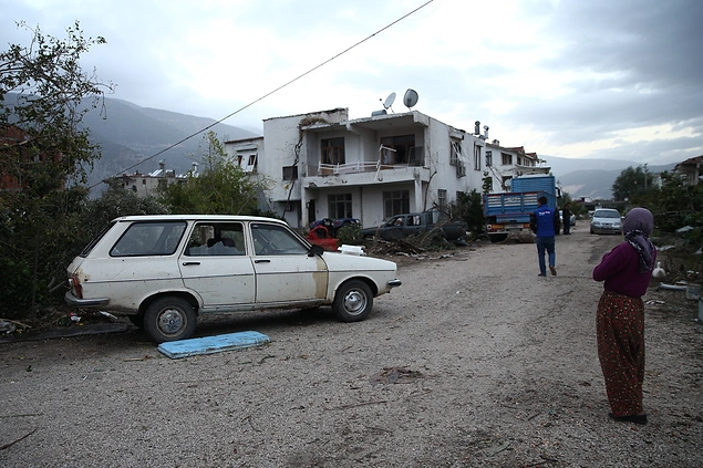 Hortum Antalya'yı Yıktı Geçti: 38 Kişi Yaralandı, 2 Bin Dönüm Sera Zarar Gördü