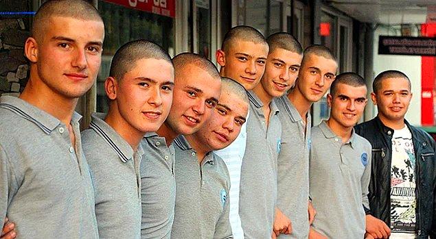 22. Yine Zonguldak'ta gerçek dostluğu yaşatan bir grup öğrenci, kanser hastası arkadaşlarına destek olabilmek için saçlarını kazıtmıştı...
