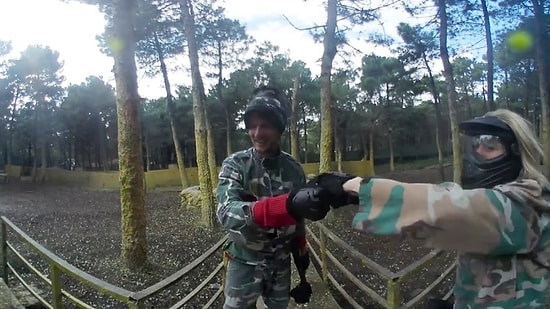Kadınlar vs Erkekler: Paintball'da Kim Daha İyi? (360° Video)