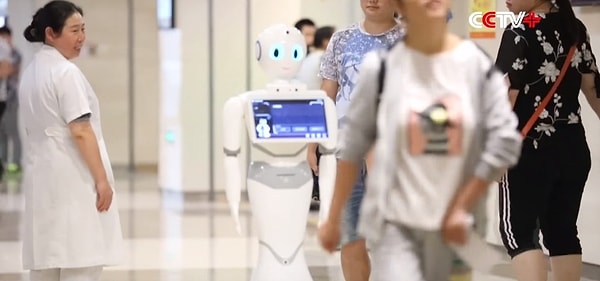 5. «Сяо И», как настоящий студент, изучал и реальные случаи болезней в китайских больницах.