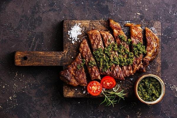 11. Türkiye'de lüks restoranlarda dünya paralara yiyeceğiniz ızgara etini, burada Arjantin Assado  (Mangal) kültürü ile dilediğinizce tadına varabilirsiniz.
