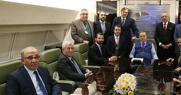 Türkiye-Rusya-İran zirvesinin ardından yurda dönen Erdoğan, uçakta gazetecilerin sorularını yanıtladı 👇