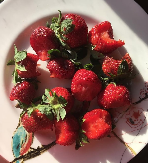 4. Мама с папой уже давно не едят вкусняшки, а доедают