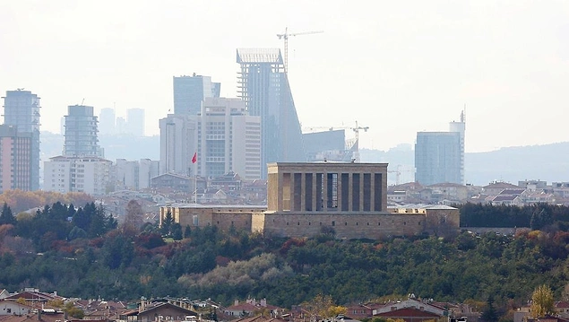 Anıtkabir, Ankara'da yükselen gökdelenlerin arasında kaldı.