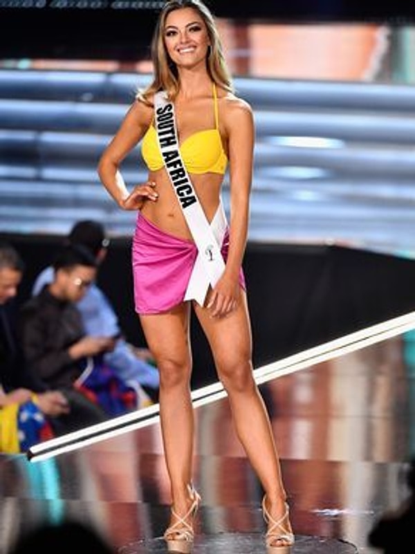 21. Мисс ЮАР Деми-Ли Нель-Питерс в конкурсе купальников.
