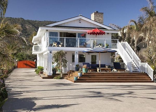 15. Ashton Kutcher Santa Barbara, Kaliforniya'da 10 milyon dolarlık bu evde yaşıyor.