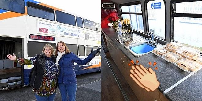 Kış Aylarında Evsizlere Sıcak Bir Yuva Sağlaması İçin İki Katlı Otobüsü Barınağa Çeviren Kadın