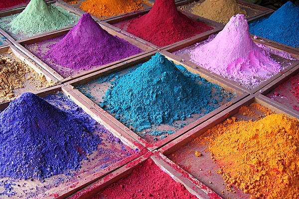 9. Какие цвета являются первичными на цветовом круге?