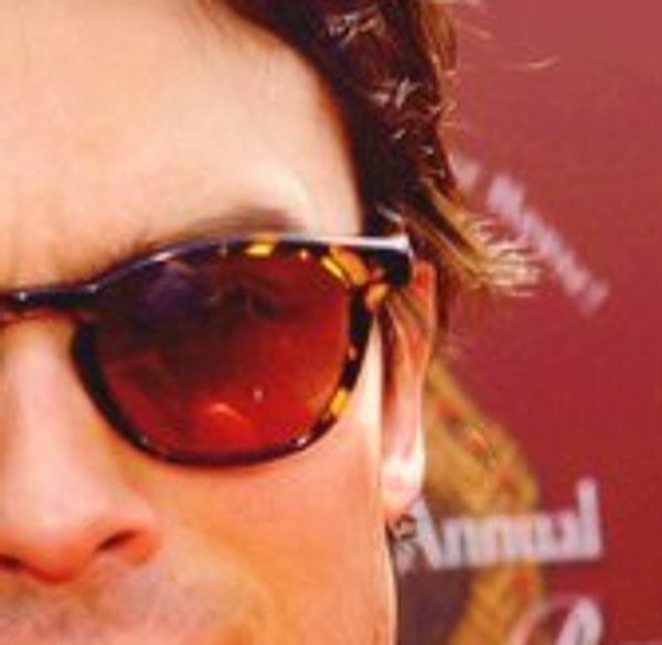 5. Что за красавчик спрятался за очками?