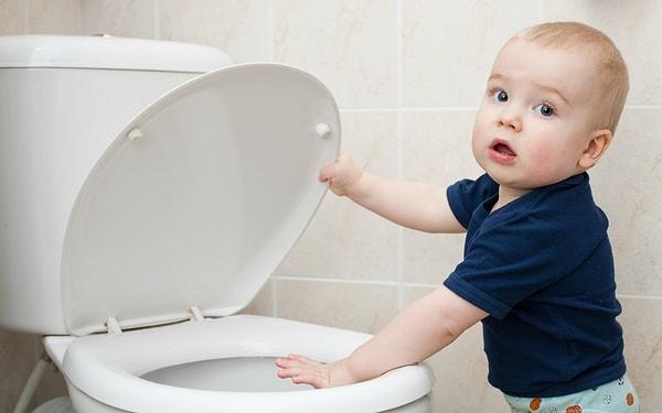 5. Tuvalet eğitiminin tamamlanma süresi çocuktan çocuğa değişiklik gösterir. Kimisi bir hafta gibi kısa bir sürede tamamlarken, kimisi aylarca sürebilir. İnatlaşmamak ve empati kurmaya çalışmak bu noktada çok önemlidir.