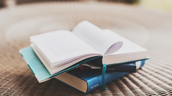 4. Какое слово означает "всеобъемлющий, всеобщий, охватывающий различные области”?