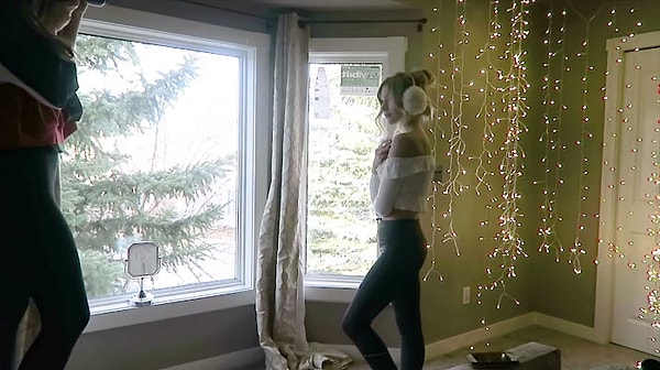 2. В своём видео, которое вы сможете найти ниже, она продемонстрировала, как создавались фотографии.