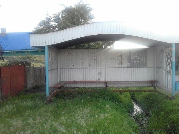 2. "Течёт ручей, бежит ручей..."