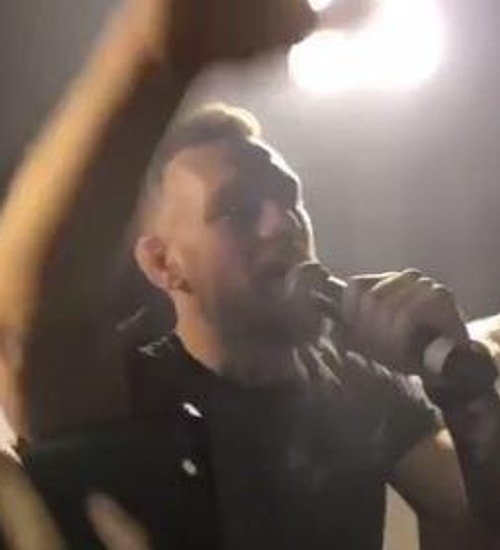 Burada tek suçlunun Rita Ora olduğunu söylemek de yanlış. Conor McGregor da bu durumu ilgi çekmek için kullanıyor.