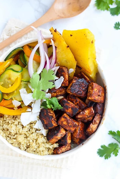 Hawai barbekü tofu kasesi