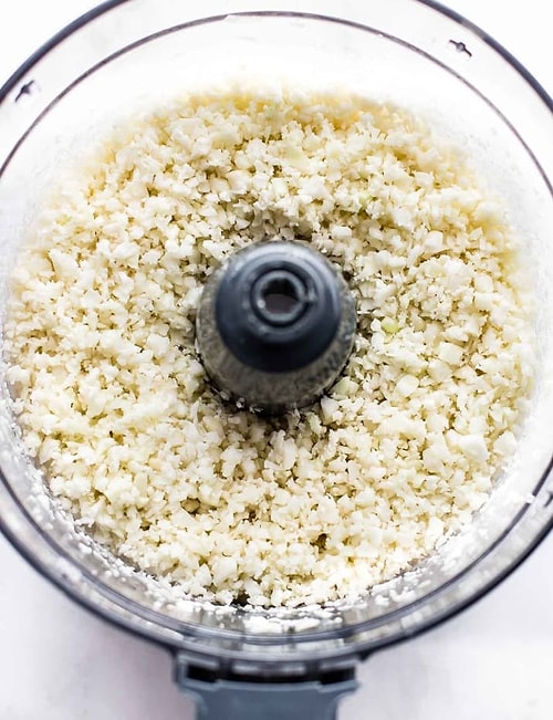 Acılı sarımsak soslu karnabahar risotto kase