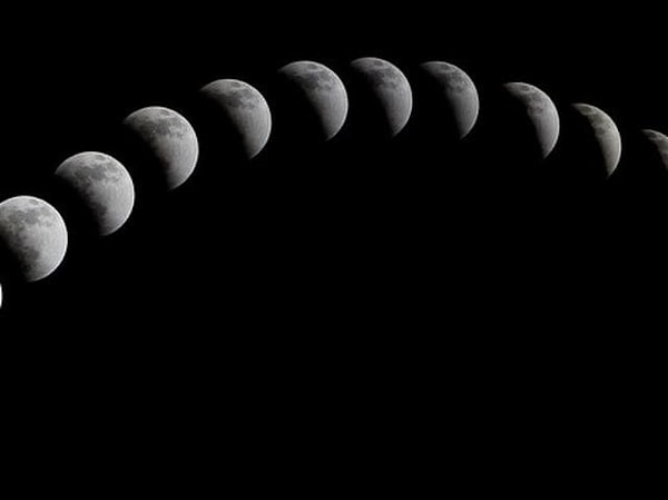 12. Какая планета имеет наибольшее число лун?