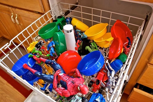 7. Продезинфицировать детские игрушки можно, помыв их в посудомоечной машине.